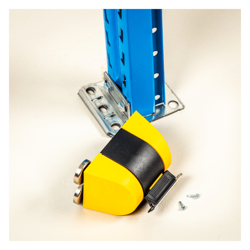 Afspærringsbånd gul sort med påsat beslag til skruer. Kan anvendes på andre overflader end magnetiske.